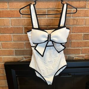 Classic Vintage Stylish White Women Medium Swimsuit Black Trim, NWOT